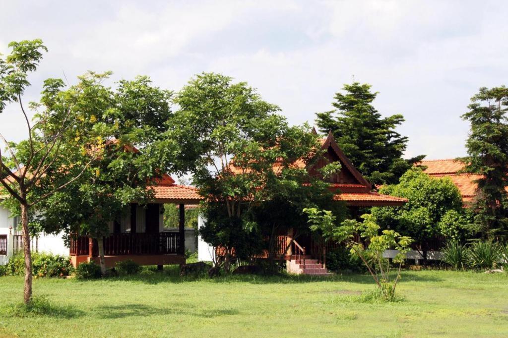 Plaifah Resort Ubon Song Khon Exteriör bild