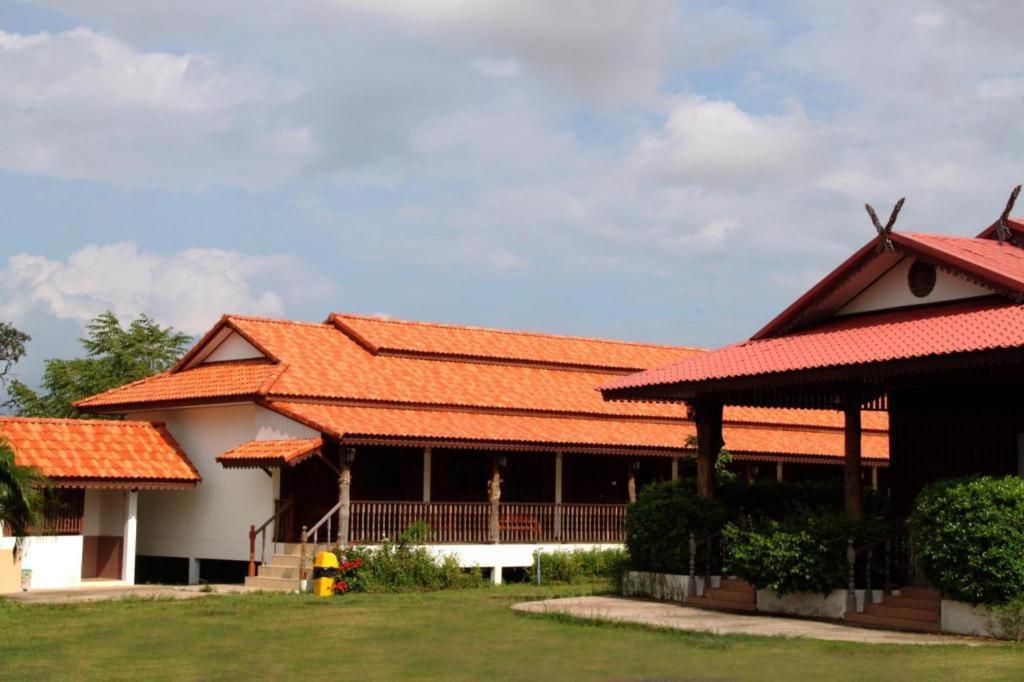 Plaifah Resort Ubon Song Khon Exteriör bild