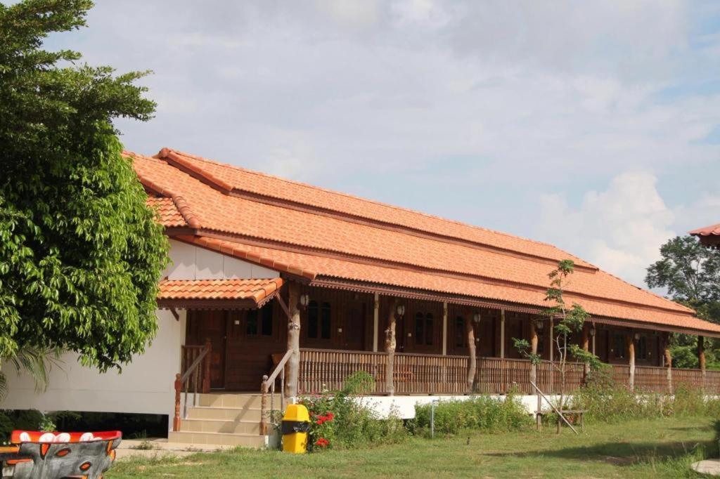 Plaifah Resort Ubon Song Khon Exteriör bild