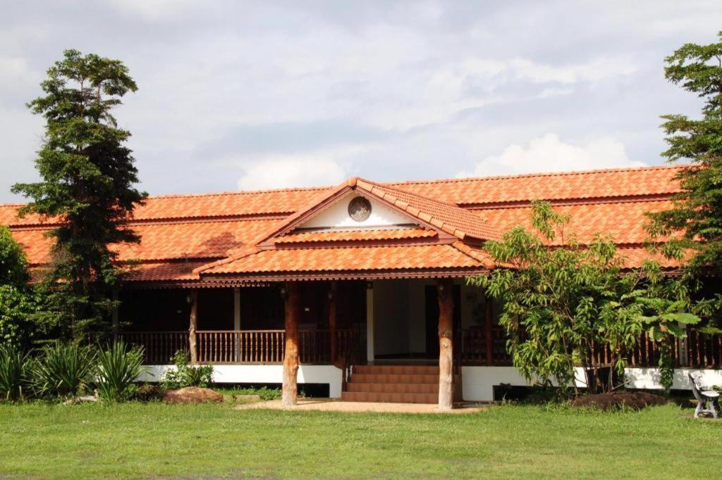 Plaifah Resort Ubon Song Khon Exteriör bild